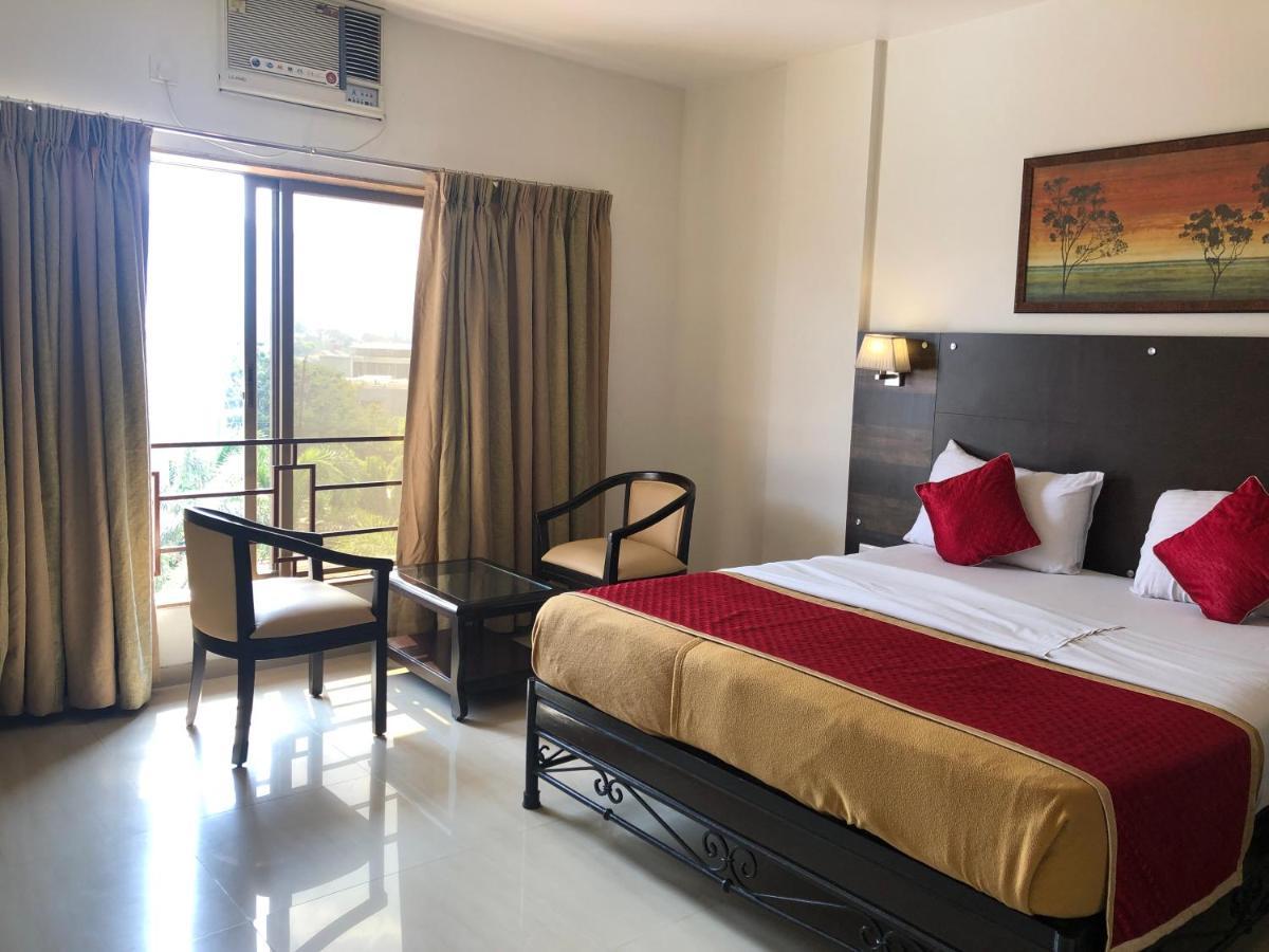 Resort Silver Hills Lonavala Extérieur photo