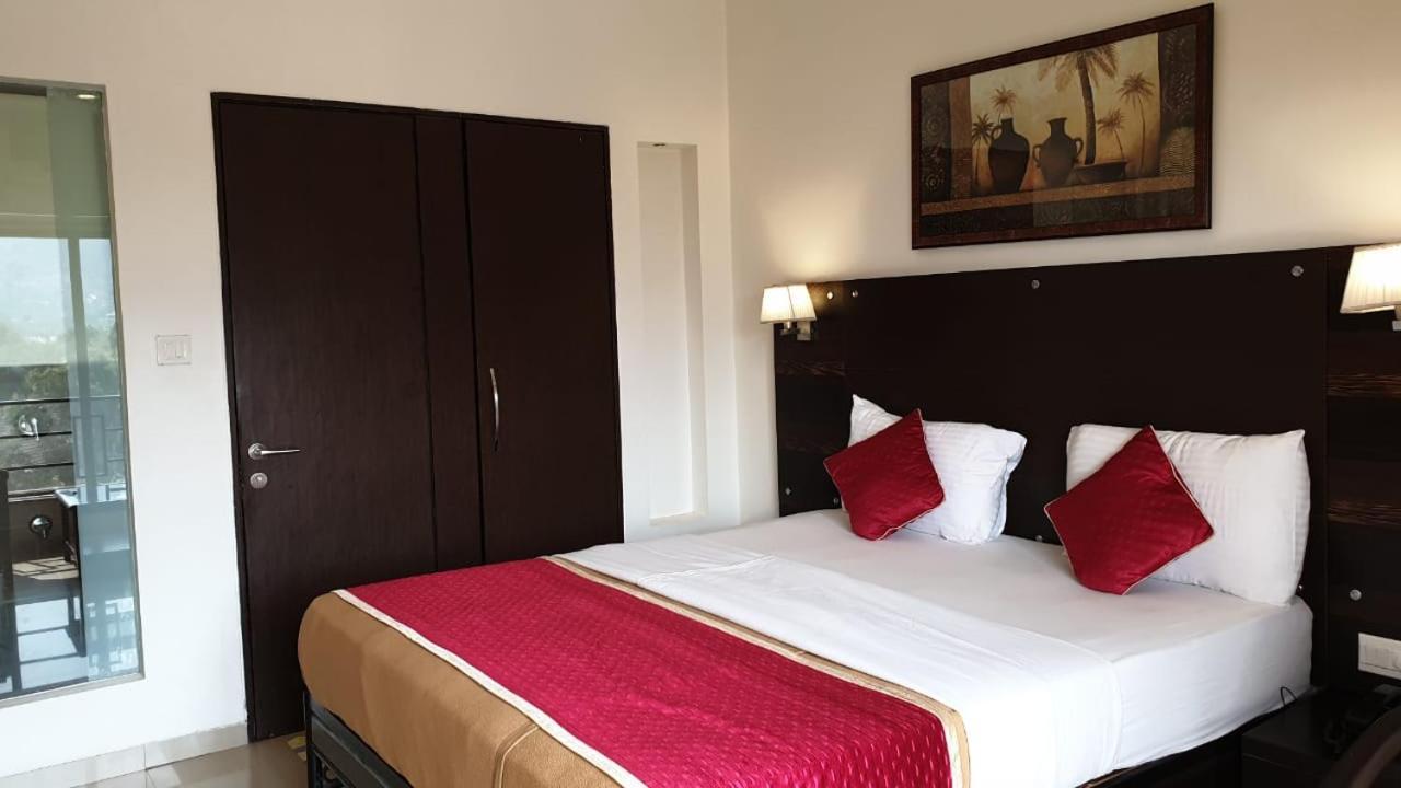 Resort Silver Hills Lonavala Extérieur photo
