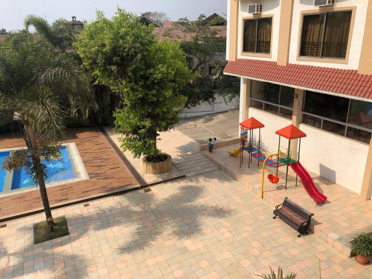 Resort Silver Hills Lonavala Extérieur photo