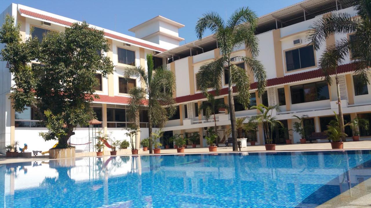 Resort Silver Hills Lonavala Extérieur photo